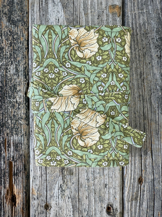 Pimpernel Small Needle Organizer by Katrinka Nova Designs