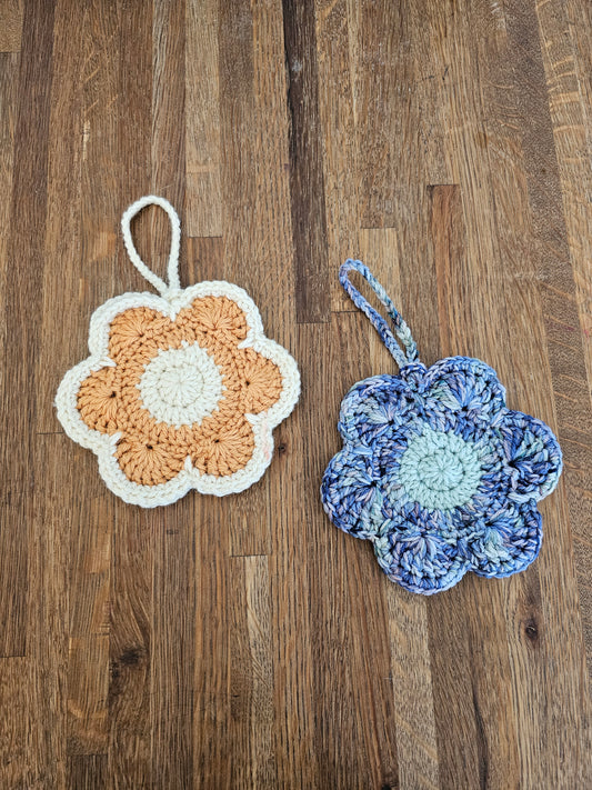 Class: Crochet a Flower Pouch with Kaitlyn Roeder