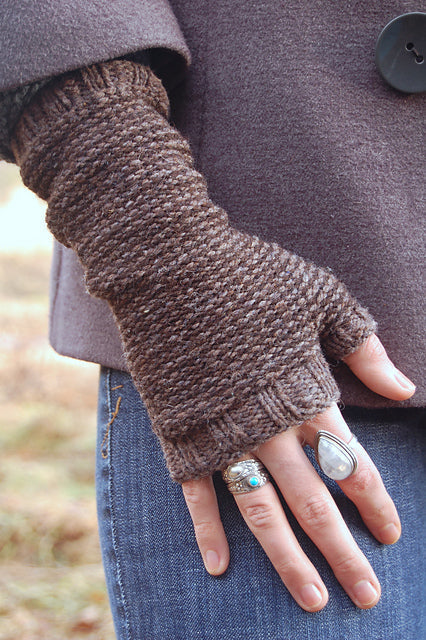 Natural White Romney + Blue Coopworth - Earl Grey Mitts Kit