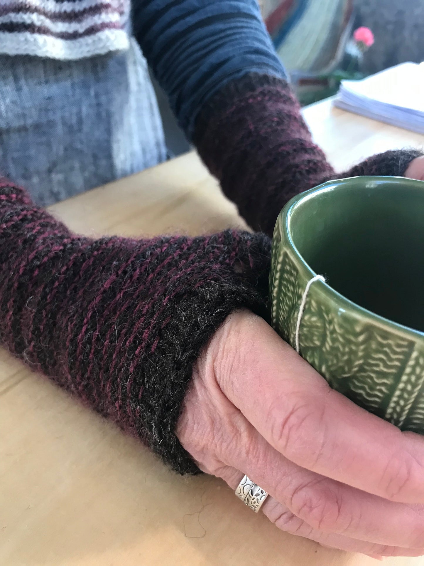 Natural White Romney + Blue Coopworth - Earl Grey Mitts Kit