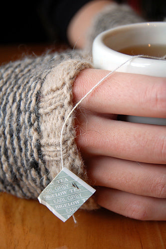 Natural White Romney + Blue Coopworth - Earl Grey Mitts Kit